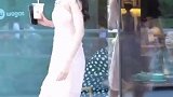 杭州街拍到甜美可爱的姑娘，撩头发的那一刻，我承认我心动了！