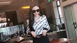 高腰紧身裙穿搭的精致美女，怎么看都有优雅的气质！