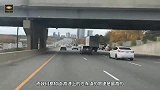 高速上三车道应该走哪一条？老司机：救命经验