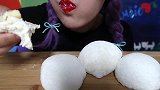 草莓雪媚娘+棉花糖雪球蛋糕，白白胖胖真喜人呀