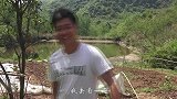 二哥吃“槐花饺子”，一口一个，看着都馋