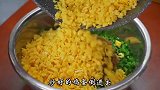 韭菜馅饺子，这样调馅包的时候不出汤，吃了以后不烧心，营养好