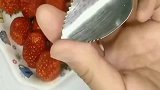 厉害了我的哥, 吃个草莓都要用这么高档的勺子