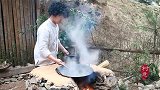 隐居深山，在水塘捡到这个，炒一下色香味俱全（1分钟）