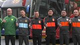 《中超前线》苏州赛区靓丽的风景线 8支球队大巴各显“神通”