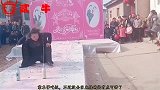 洪水泥石流奇迹停顿12秒，他才脱困，难道他上辈子拯救过银河系