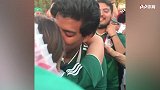 世界杯感人一幕墨西哥球迷当场求婚 赢球又赢人这波狗粮很强