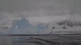 旅游指南-20120319-近距离观看南极冰山坍塌惊险震撼一幕