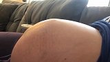 孕38周，爸爸一触摸妈妈的肚子，胎儿宝宝在里面立马回应