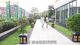 小苗带小雪去看房，工作人员的讲解很到位，看着房子的户型也很好