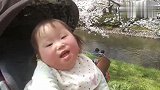 爸妈带唐氏综合症宝宝春游赏花,能有这样的好父母也算是种福气！