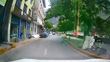 开车逆行还满嘴脏话，这司机把车开成霸道了