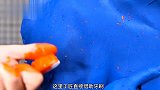 工匠仅用一些简单的材料就制作出了一款创意十足的小夜灯，太棒了