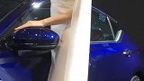 不知道是什么车，但是车模小姐姐真好看，已经顾不上看车了。
