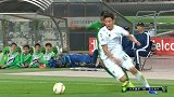 洪正好铲球踢倒巴坎布 国安锋霸摊手表达不满
