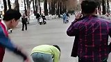 大姐可真够坏的啊！哈哈哈