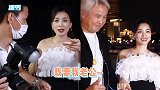 50岁张庭当众撒娇要人扶，摄像小哥好心帮忙惨遭拒：我要我老公