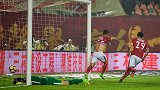 自古雨战多绝杀！ 于汉超飞身头球破门天体瞬间沸腾