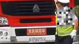 燃！消防员出警遇堵车，交警狂奔逆行开路！