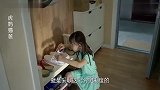 女儿不喜欢姥爷,竟给姥爷鞋里倒胶水,姥爷看见后却笑出声