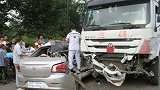 电动车横穿马路头也不回，大货车抢黄灯避之不及，意外还是发生了