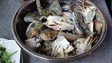 螃蟹皮皮虾肥美的季节，做了一大锅，满满的蟹黄，吃得太爽了