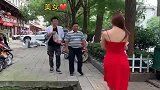 帅哥为了看小姐姐掉进坑里，以为爸爸会去救他，结局亮了！