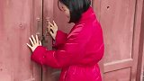 新婚夫妻回门，婆婆嫌5万彩礼没有退回来