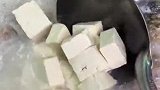 鲫鱼豆腐汤，汤鲜味美，非常的不错