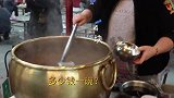 河南人最爱喝的胡辣汤，味道就是好，4元一碗真实惠，喝着真得劲
