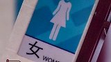 进女厕所偷拍被开除学籍 据说是惯犯