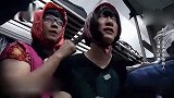 孙红雷乔装站在人群，却被群众认出引现场一阵沸腾