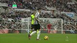 第85分钟哈德斯菲尔德球员勒费射门
