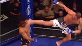 UFC无解KO！踩着铁网旋风飞踢正好命中面门