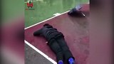 篮球-18年-下雨天撑着雨伞上篮 没想到结局却是如此凄惨