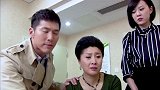 害怕女儿再也醒不过来，大婶守在她的床边