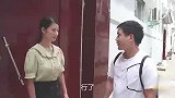 父亲生病，母亲找女儿借钱被赶出门，出差回家的女婿做法感人
