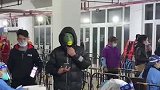 排队现场惊现绿头鱼，成为了全场的焦点