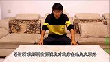 小伙做火鸡面给金毛吃，做的有多么难吃，金毛却被小伙逼迫着吃完