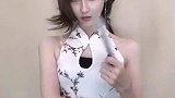 小姐姐身穿旗袍，真是越看越喜欢！
