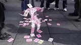 有生命力的纸牌, 纸牌变成机器人并找出观众的选牌, 太神奇了