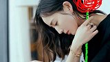 张钧甯绿洲晒优雅侧颜照 画“扎手”玫瑰创意满分