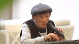 爷爷用智慧打退了两个小偷