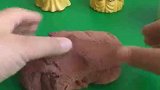 贝儿有绿色的太空沙，白雪有拉丝泥，小朋友们喜欢谁的呢？