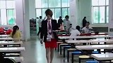 看着走路架势，一看就是当官的，难道是电子厂的一把手