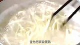 没胃口的时候就来一碗凉拌面吧，简单开胃