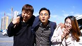 谁先眨眼谁就输游戏，小伙用假眼睛参加，成功赢走小汽车