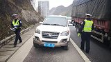 高速堵车时，很多车主从应急车道超车，他们不怕扣分吗？