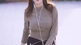 小姐姐身材真好，转身的那一刻，她的笑容迷倒了我！