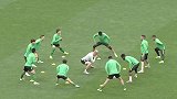 巴坎布赛前卖力热身 国安锋霸能否证明自己？